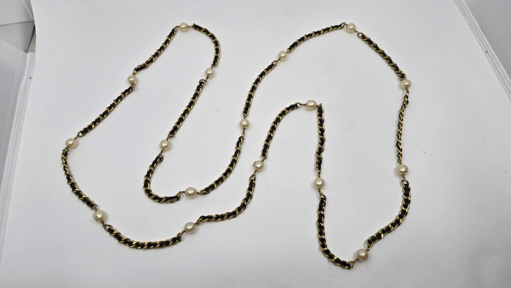 Chanel Vintage Pearl Necklace