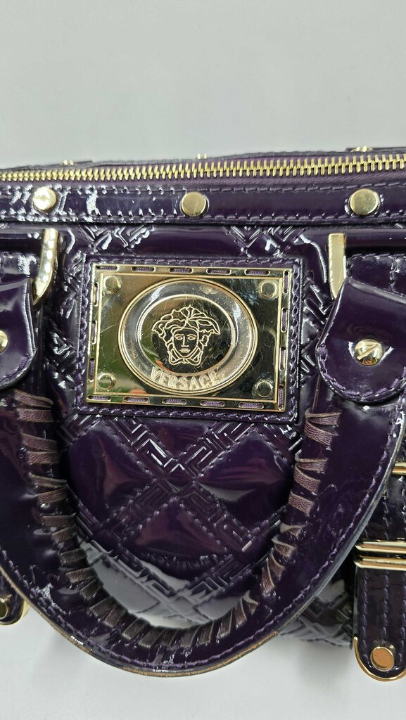 QUILTED PATENT LEATHER TOP HANDLE