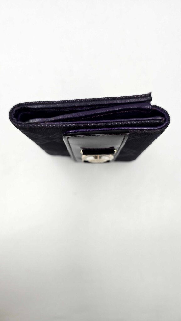 COMPACT GRECA BIFOLD WALLET