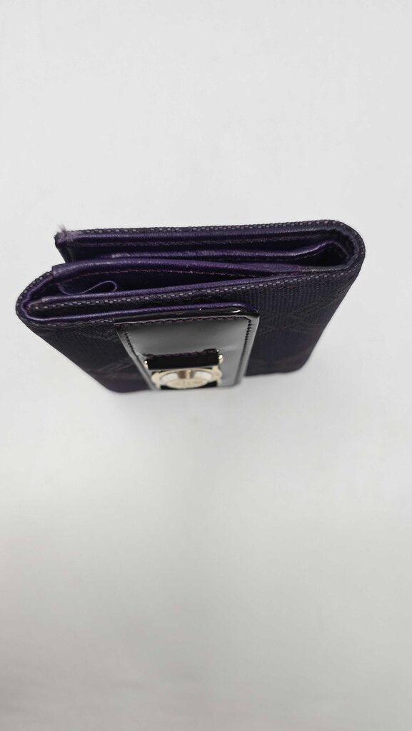 COMPACT GRECA BIFOLD WALLET