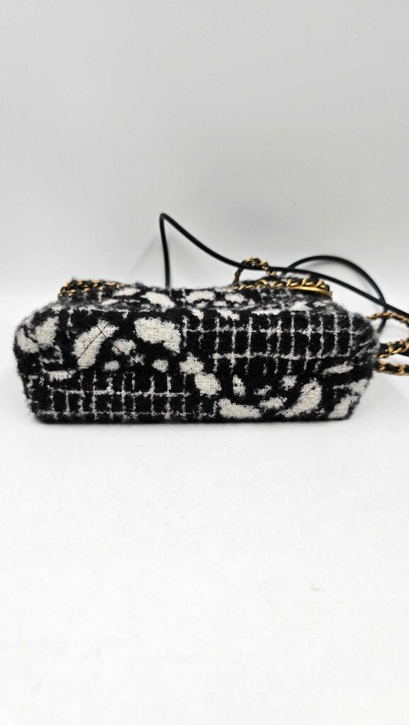 Chanel 22 Chain Hobo Quilted Camellia Cashmere Mini