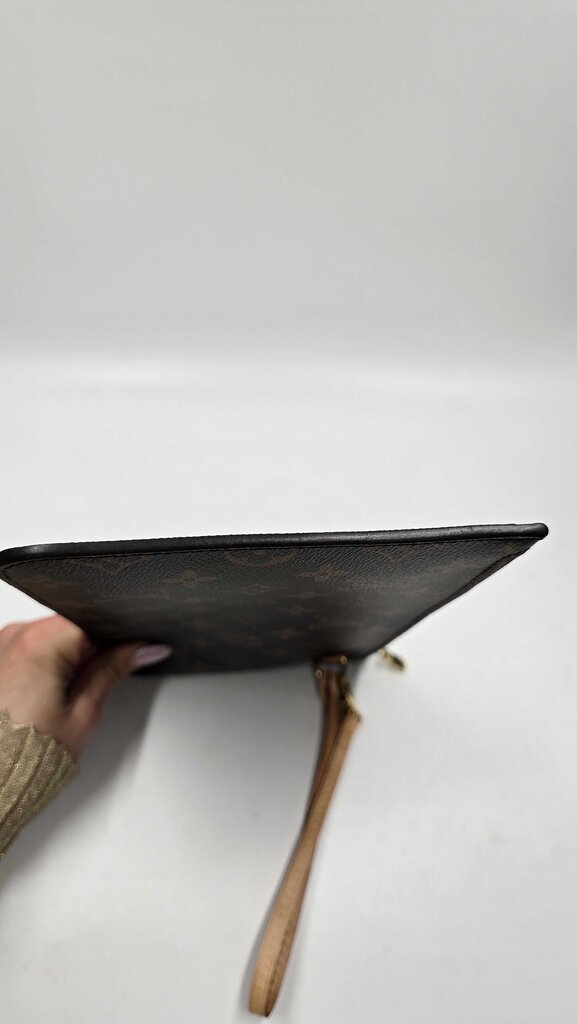 Louis Vuitton Monogram Neverfull Pouch