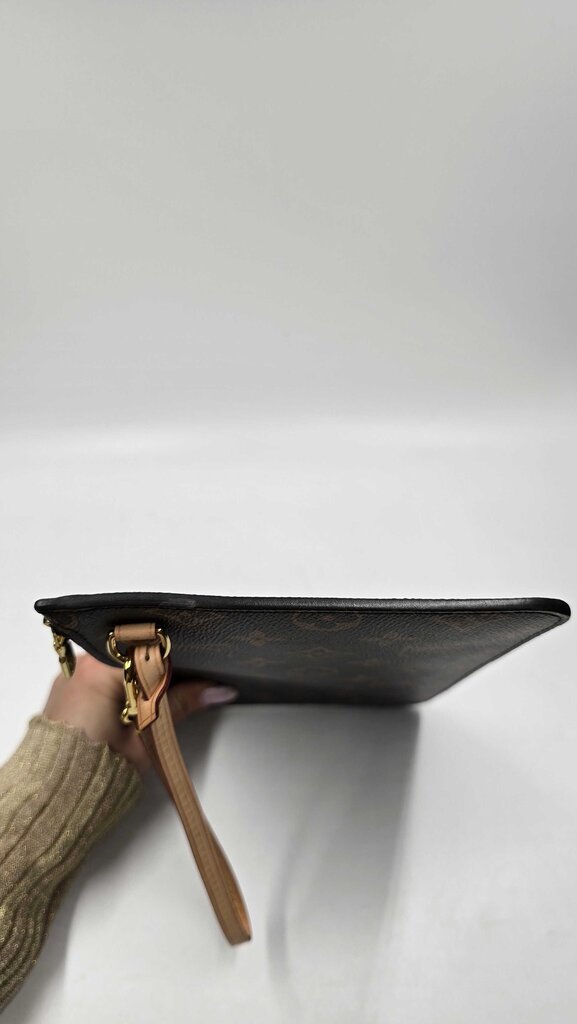 Louis Vuitton Monogram Neverfull Pouch