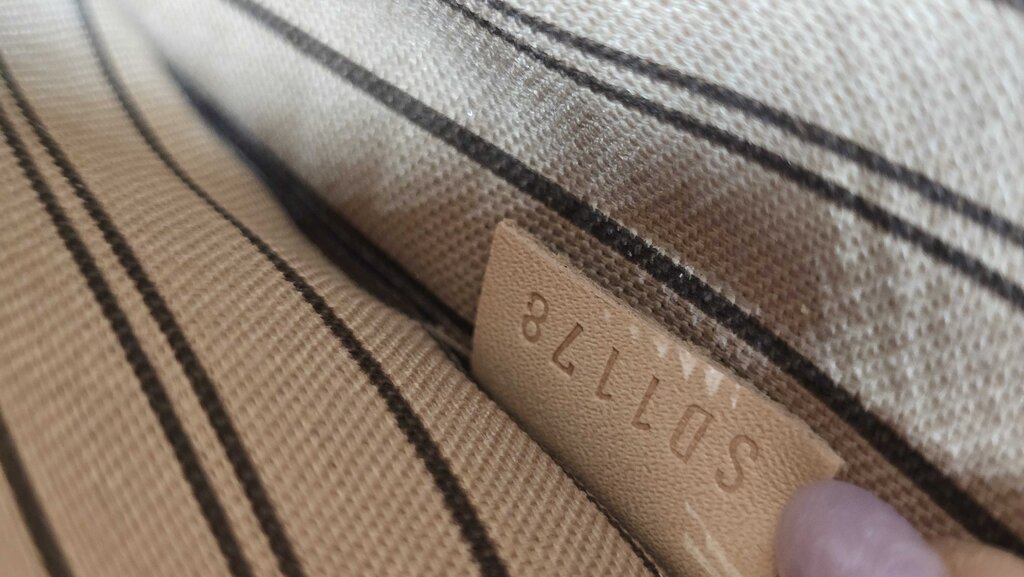 Louis Vuitton Monogram Neverfull Pouch