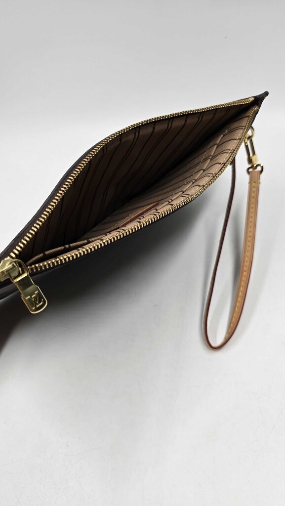 Louis Vuitton Monogram Neverfull Pouch