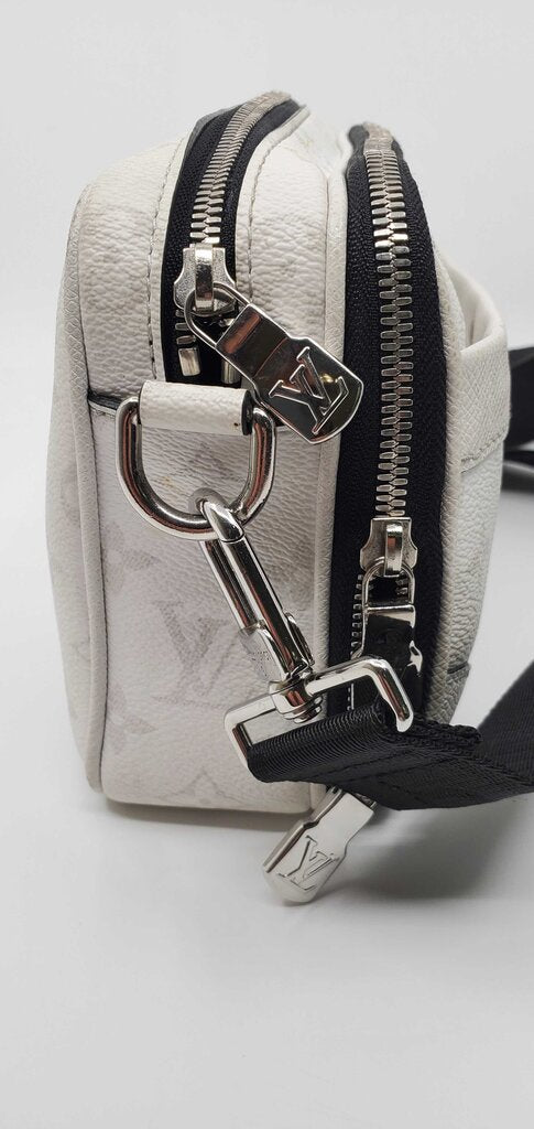 LOUIS VUITTON ALPHA MESSENGER
