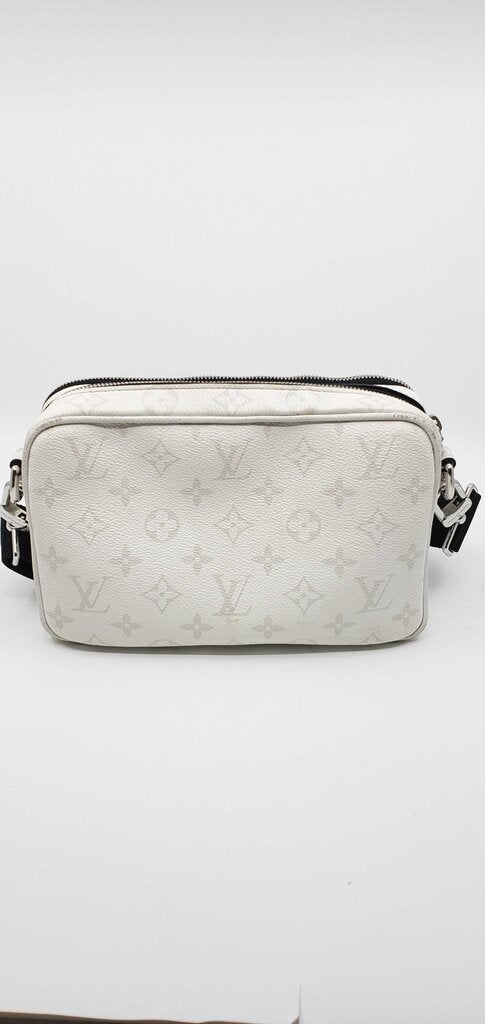 LOUIS VUITTON ALPHA MESSENGER