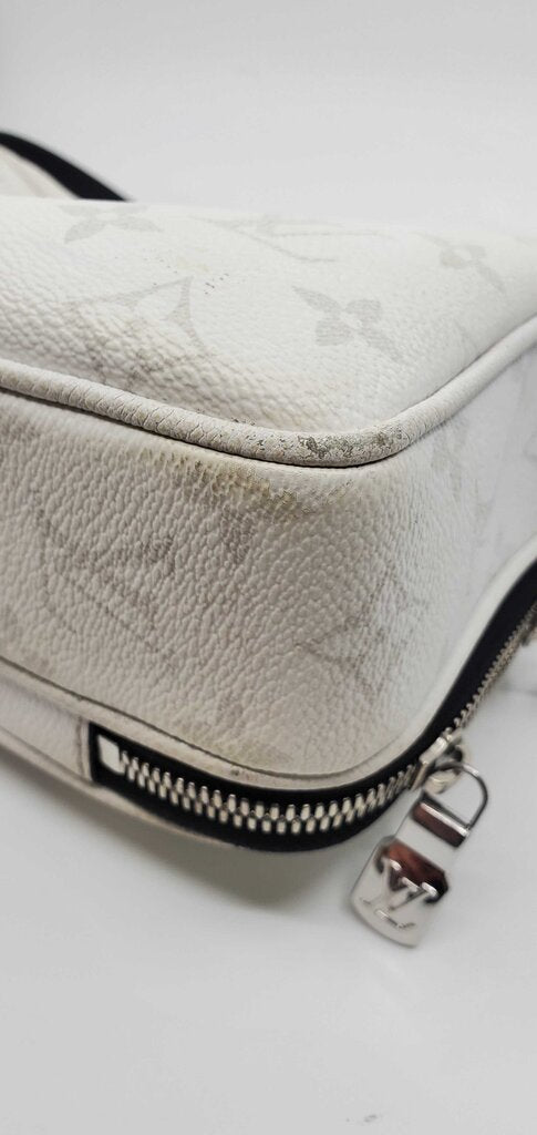 LOUIS VUITTON ALPHA MESSENGER