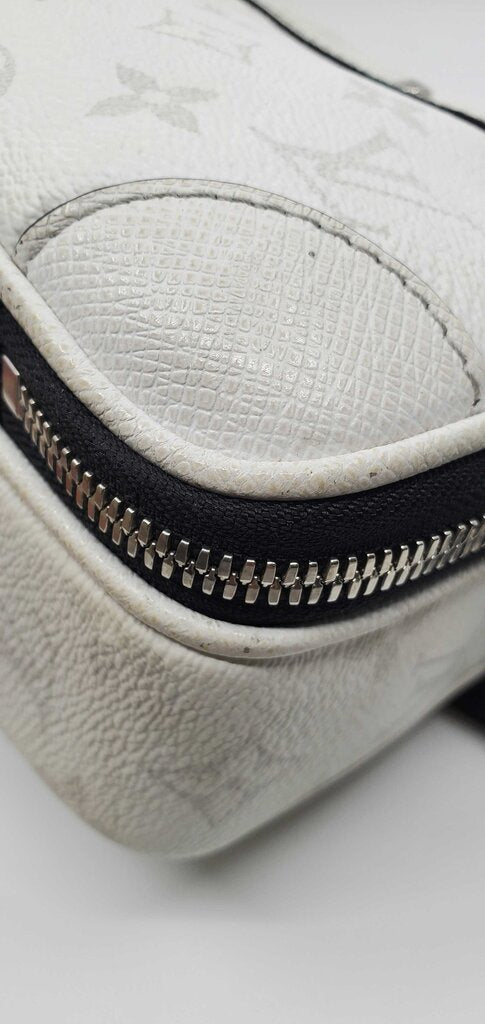 LOUIS VUITTON ALPHA MESSENGER