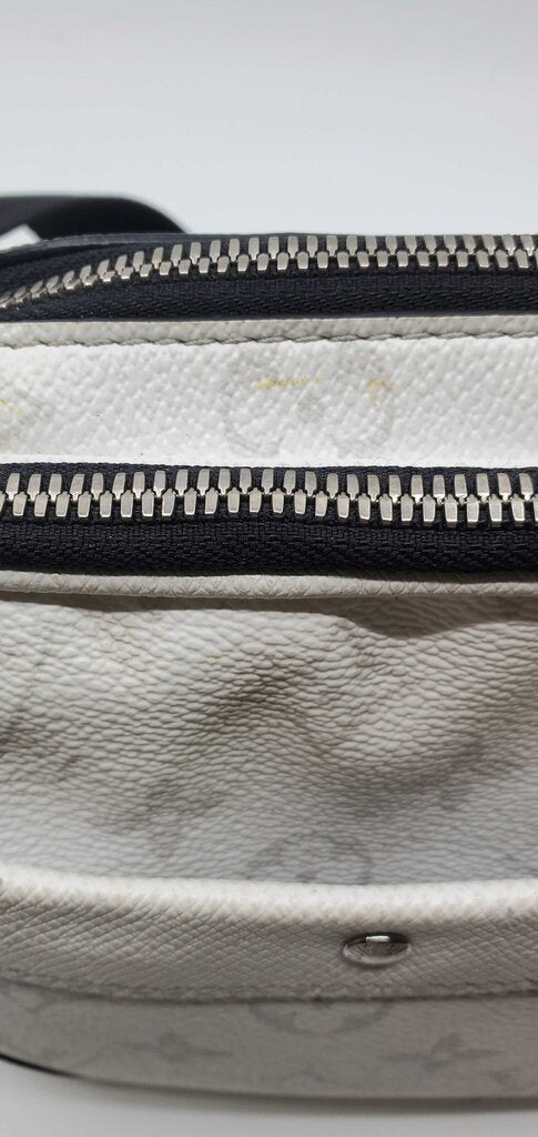 LOUIS VUITTON ALPHA MESSENGER