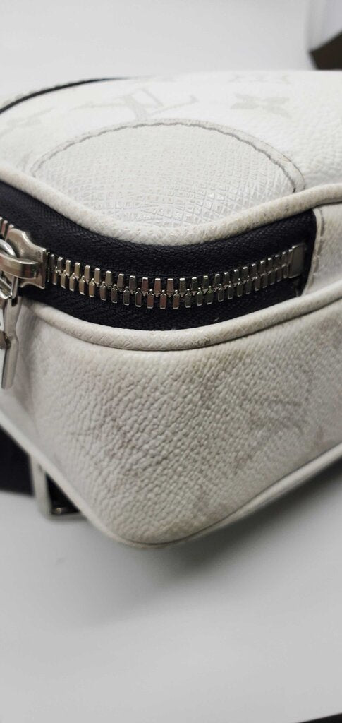 LOUIS VUITTON ALPHA MESSENGER