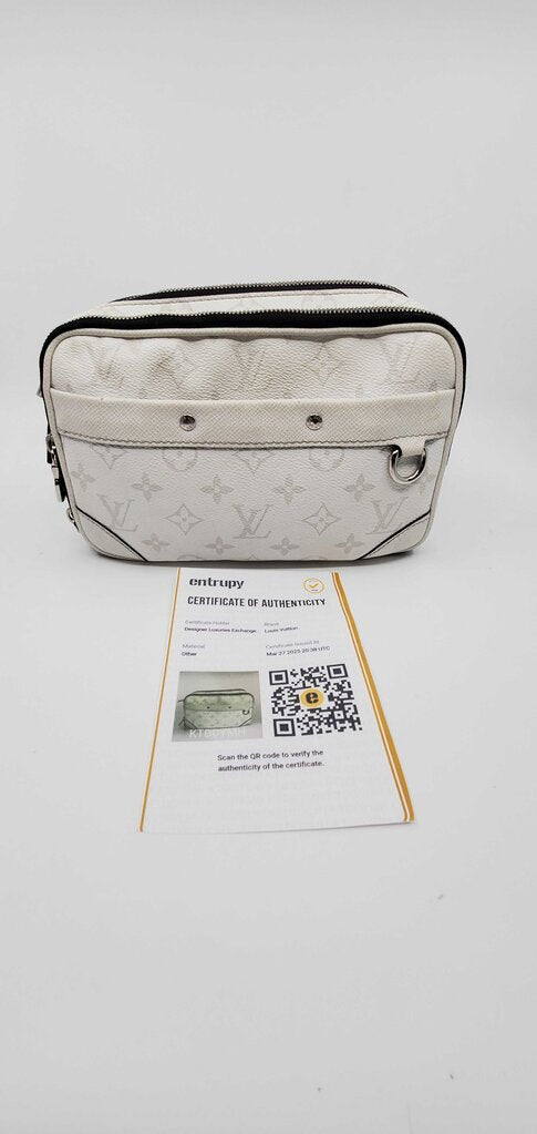 LOUIS VUITTON ALPHA MESSENGER