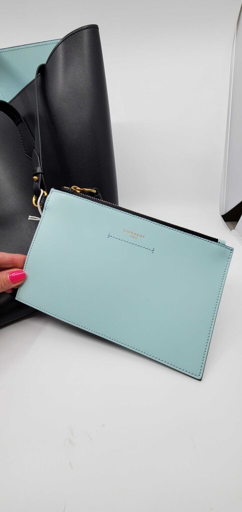 GIVENCHY CALFSKIN LOGO PRINT WING SHOPPING