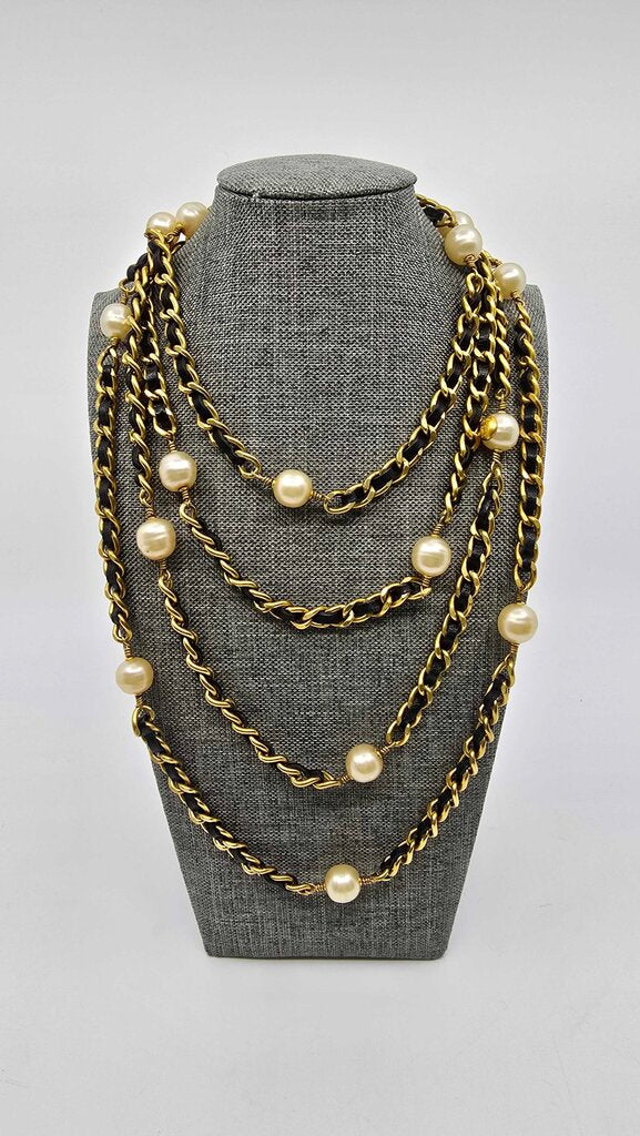 Chanel Vintage Pearl Necklace