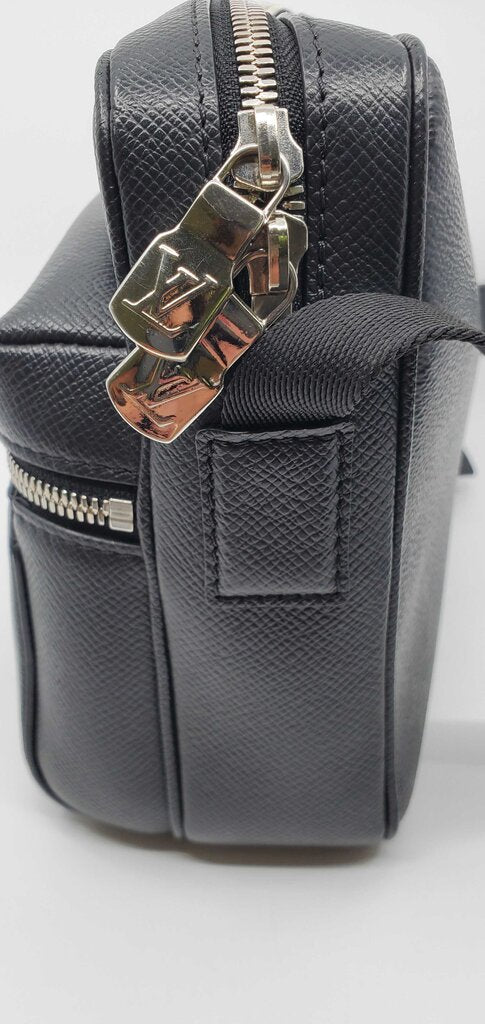 Louis Vuitton Taiga Outdoor Messanger Bag