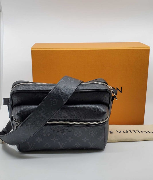 Louis Vuitton Taiga Outdoor Messanger Bag