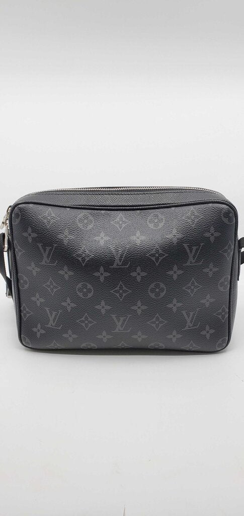 Louis Vuitton Taiga Outdoor Messanger Bag