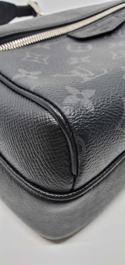 Louis Vuitton Taiga Outdoor Messanger Bag