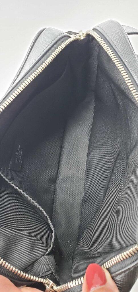 Louis Vuitton Taiga Outdoor Messanger Bag