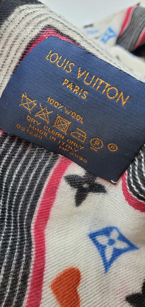 Louis Vuitton Game on Shawl/Scarf