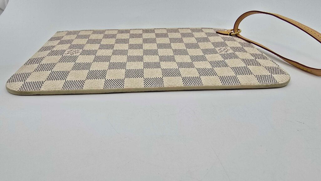 Louis Vuitton Neverfull Pochette