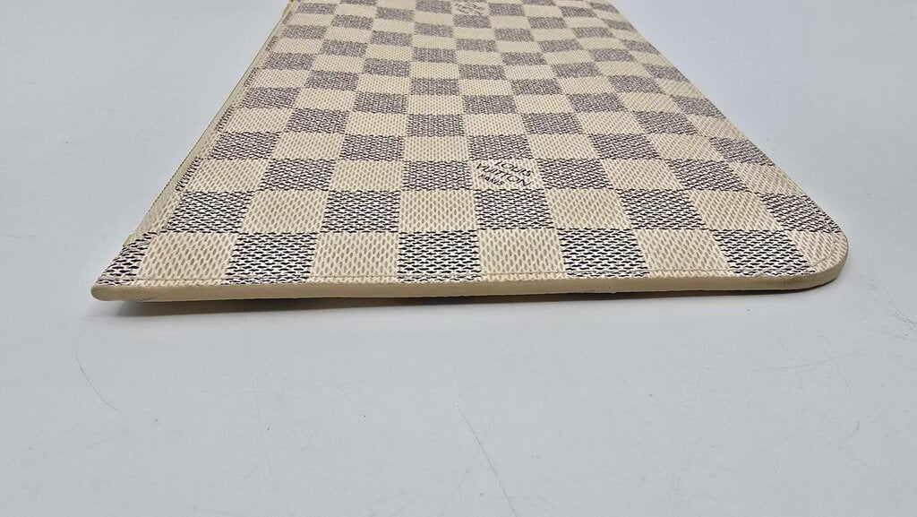 Louis Vuitton Neverfull Pochette
