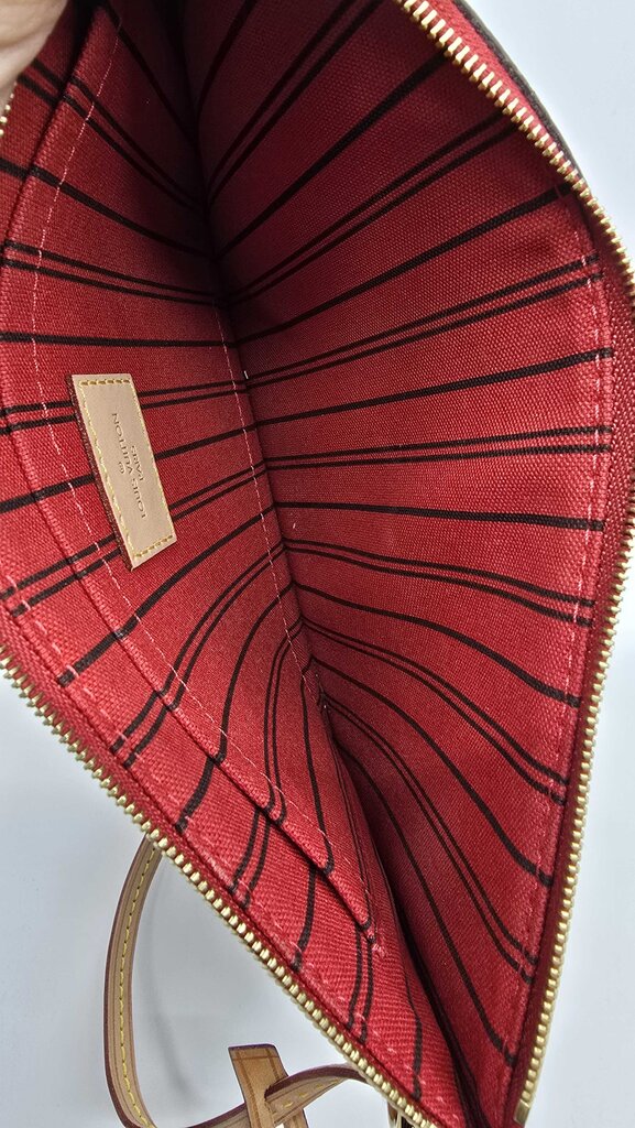 Louis Vuitton Neverfull Pochette MM Monogram