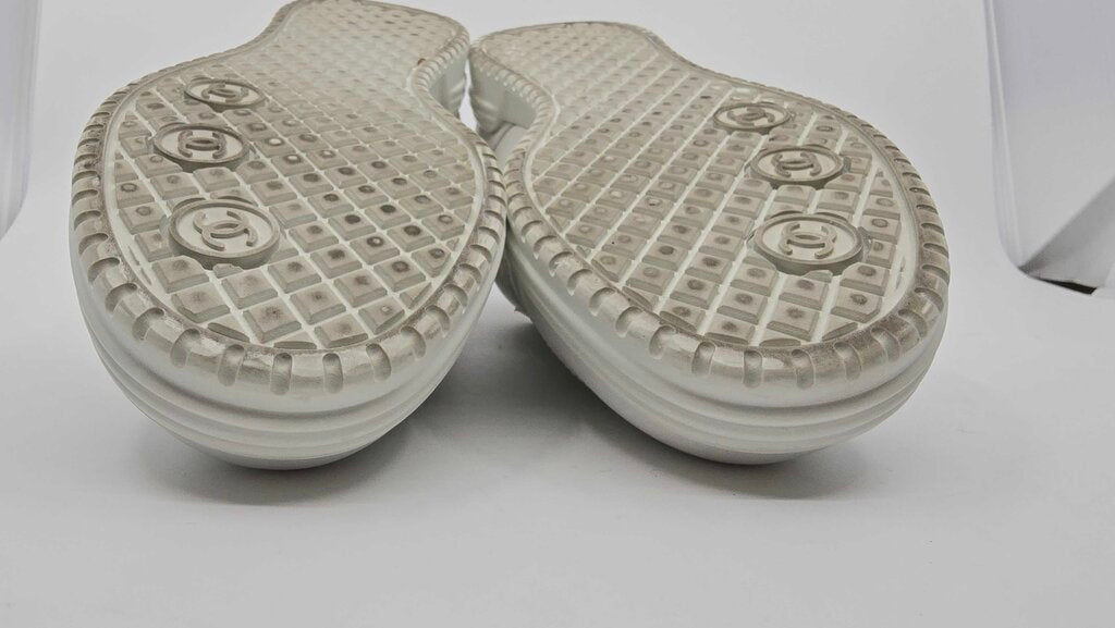 Chanel Low-Top Sneakers Calfskin Leather & Suede