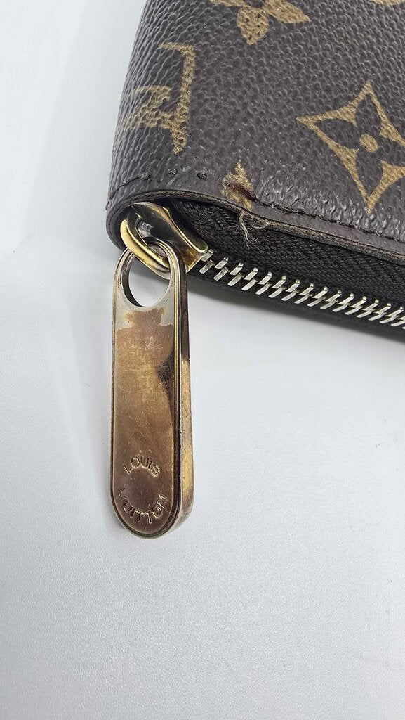 Louis Vuitton Zippy Wallet in Monogram Canvas