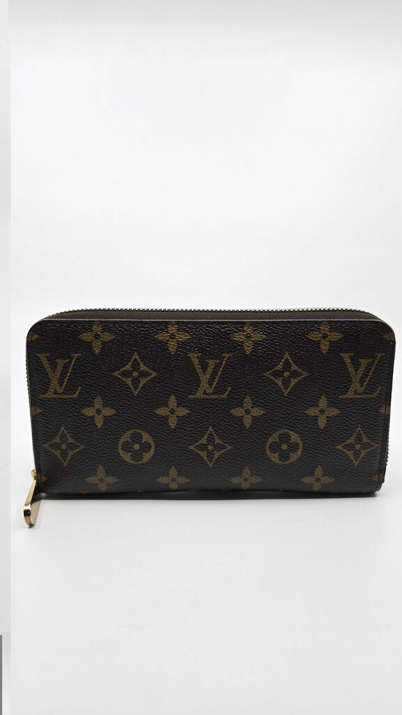 Louis Vuitton Zippy Wallet in Monogram Canvas