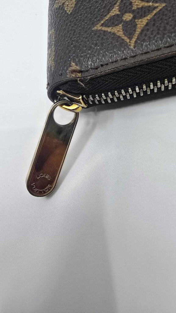 Louis Vuitton Zippy Wallet in Monogram Canvas