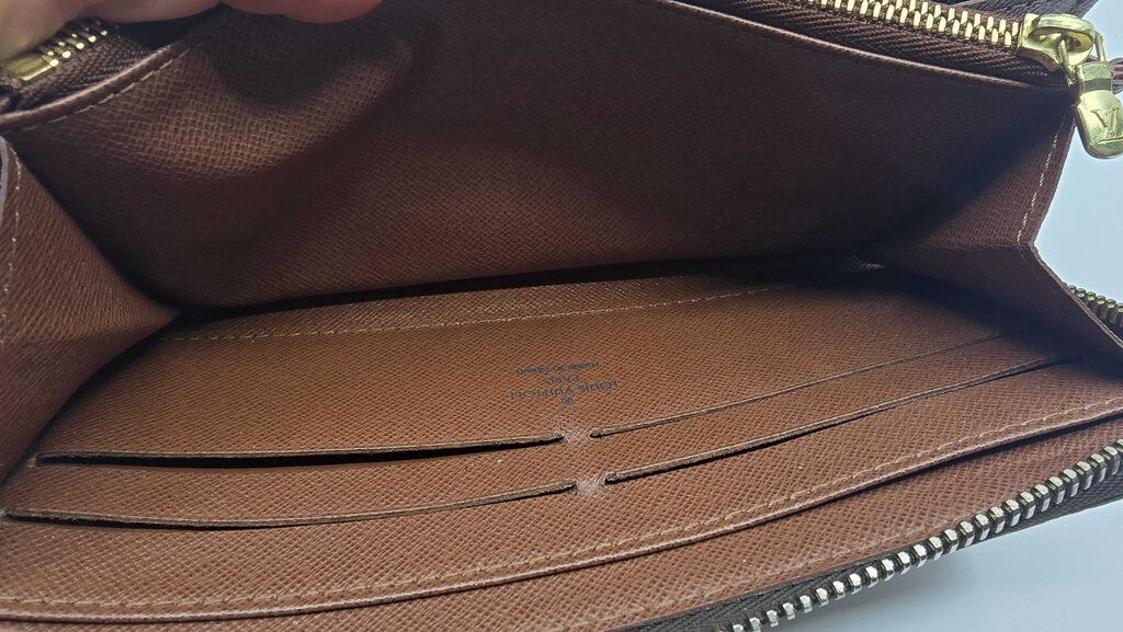 Louis Vuitton Zippy Wallet in Monogram Canvas
