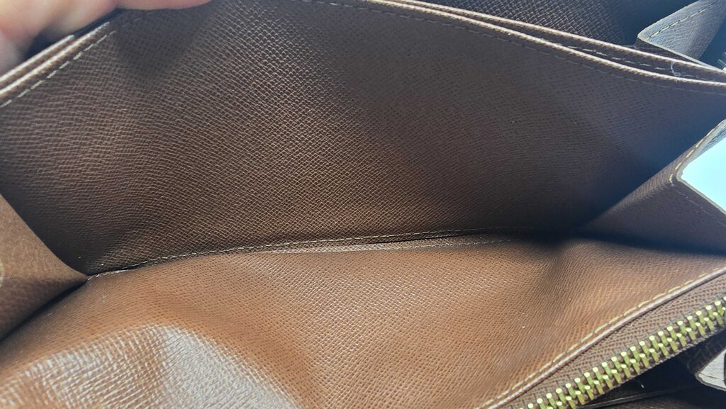 Louis Vuitton Zippy Wallet in Monogram Canvas