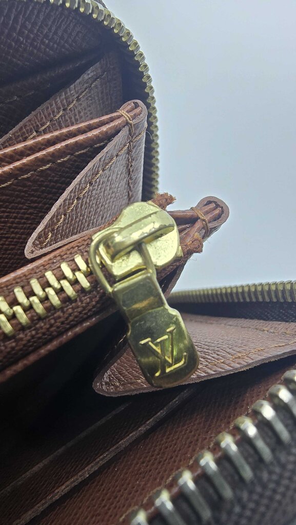 Louis Vuitton Zippy Wallet in Monogram Canvas