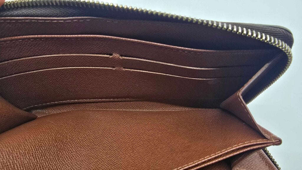 Louis Vuitton Zippy Wallet in Monogram Canvas