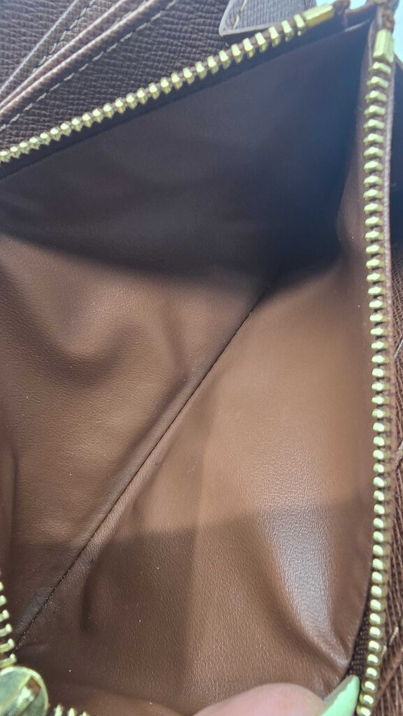 Louis Vuitton Zippy Wallet in Monogram Canvas