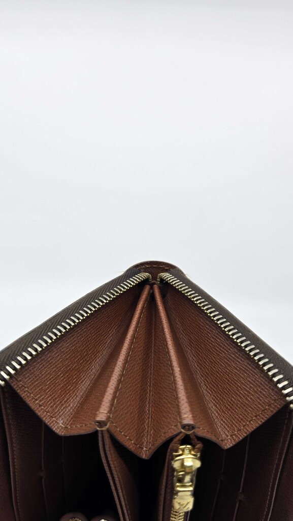 Louis Vuitton Zippy Wallet in Monogram Canvas