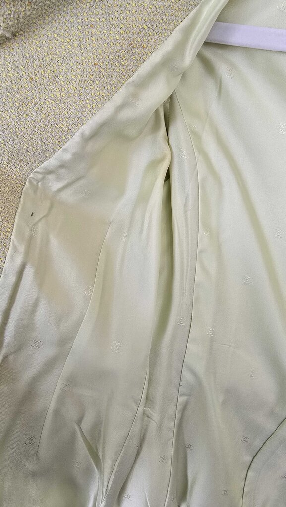 Chanel Boutique 98P blazer jacket