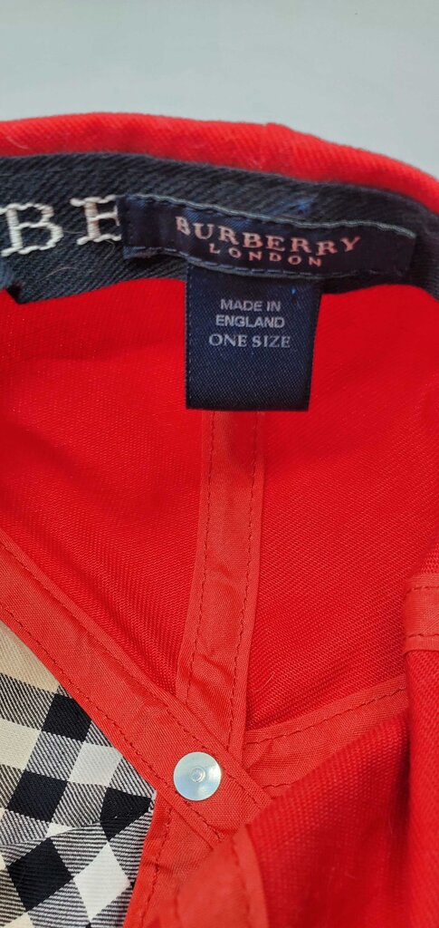 Burberry vintage red cap