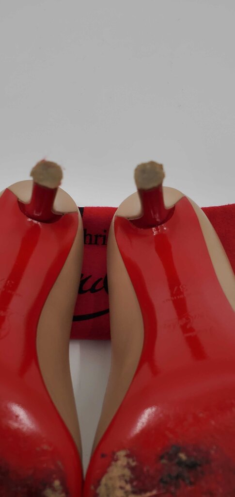 Louboutin Apostrophy Pointy Toe Pump