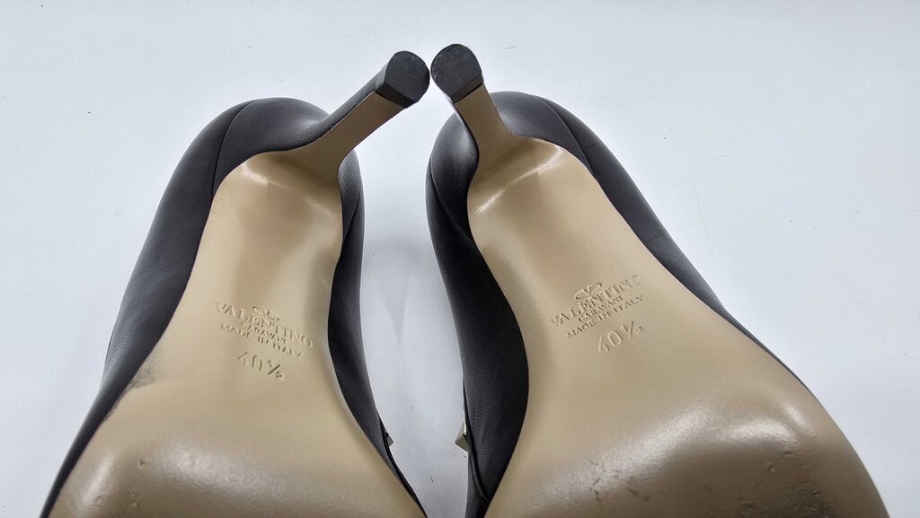 Valentino Garavani Rockstud leather d'Orsay pumps
