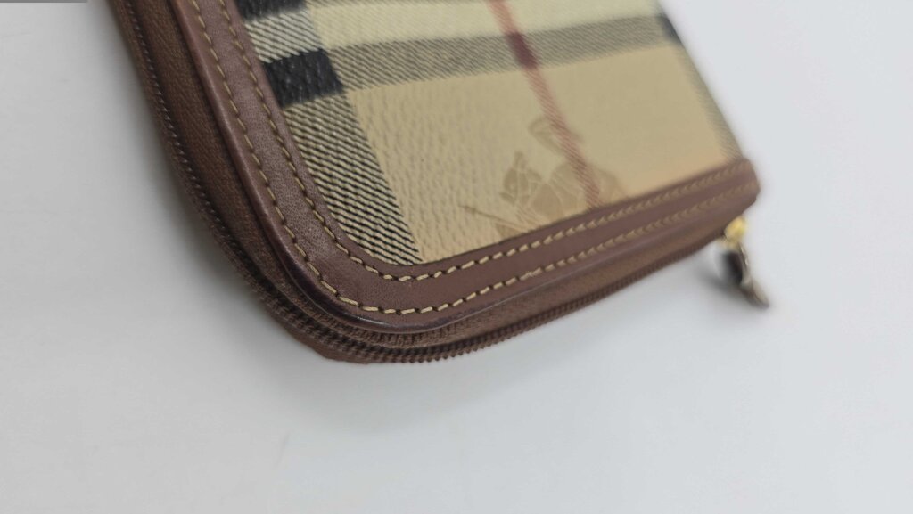 Burberry Vintage Zip Around Wallet