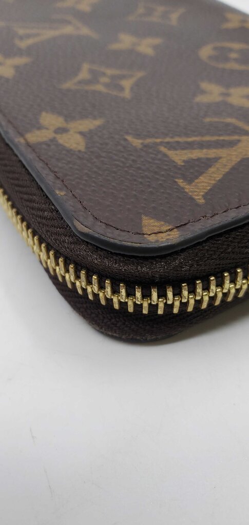 Louis Vuitton Monogram Zippy Wallet