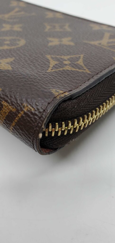 Louis Vuitton Monogram Zippy Wallet