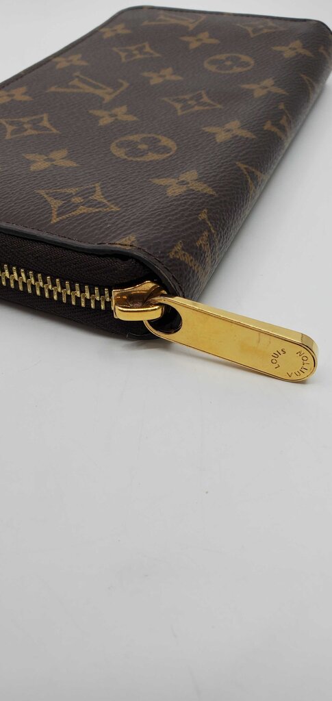 Louis Vuitton Monogram Zippy Wallet