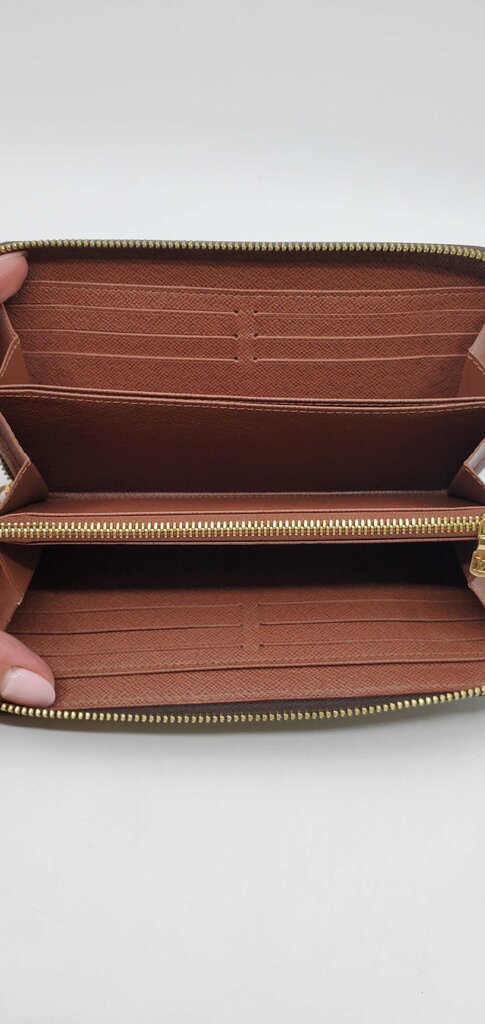 Louis Vuitton Monogram Zippy Wallet