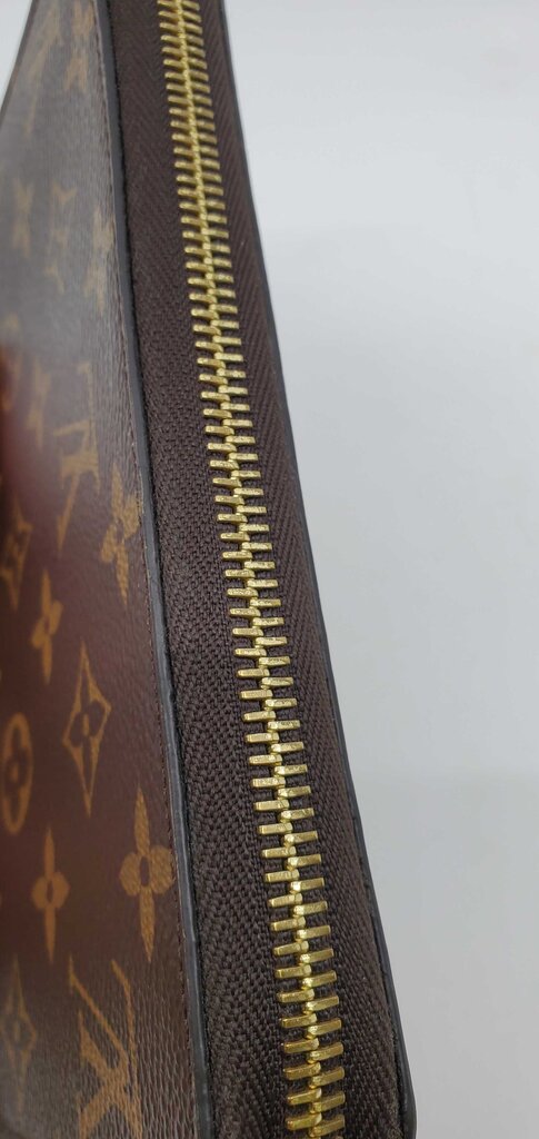 Louis Vuitton Monogram Zippy Wallet