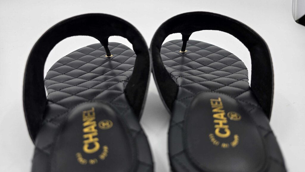 Chanel 2026 Lambskin Leather Golden CC Logo Flat Thong Sandals