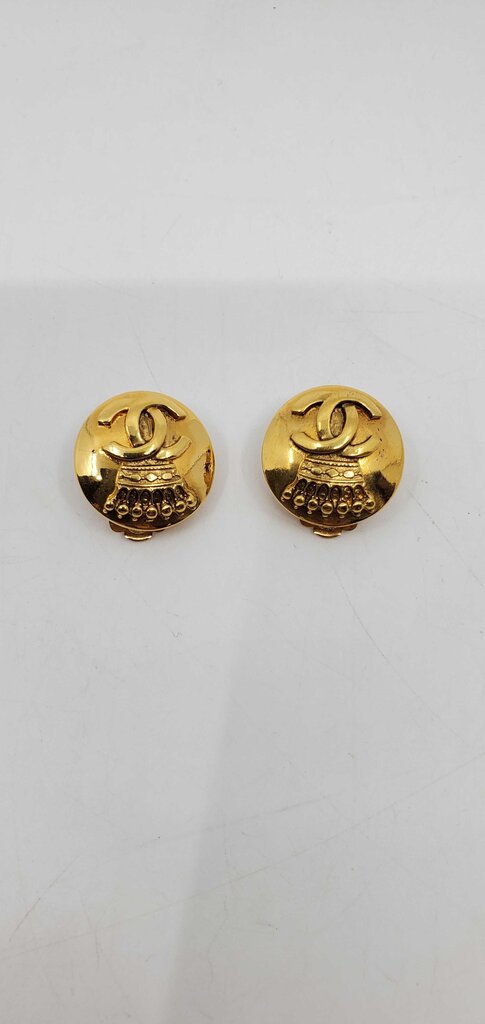 CHANEL 96A CC Logo Round Crown Clip-On Earrings