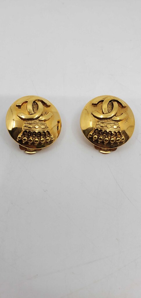 CHANEL 96A CC Logo Round Crown Clip-On Earrings